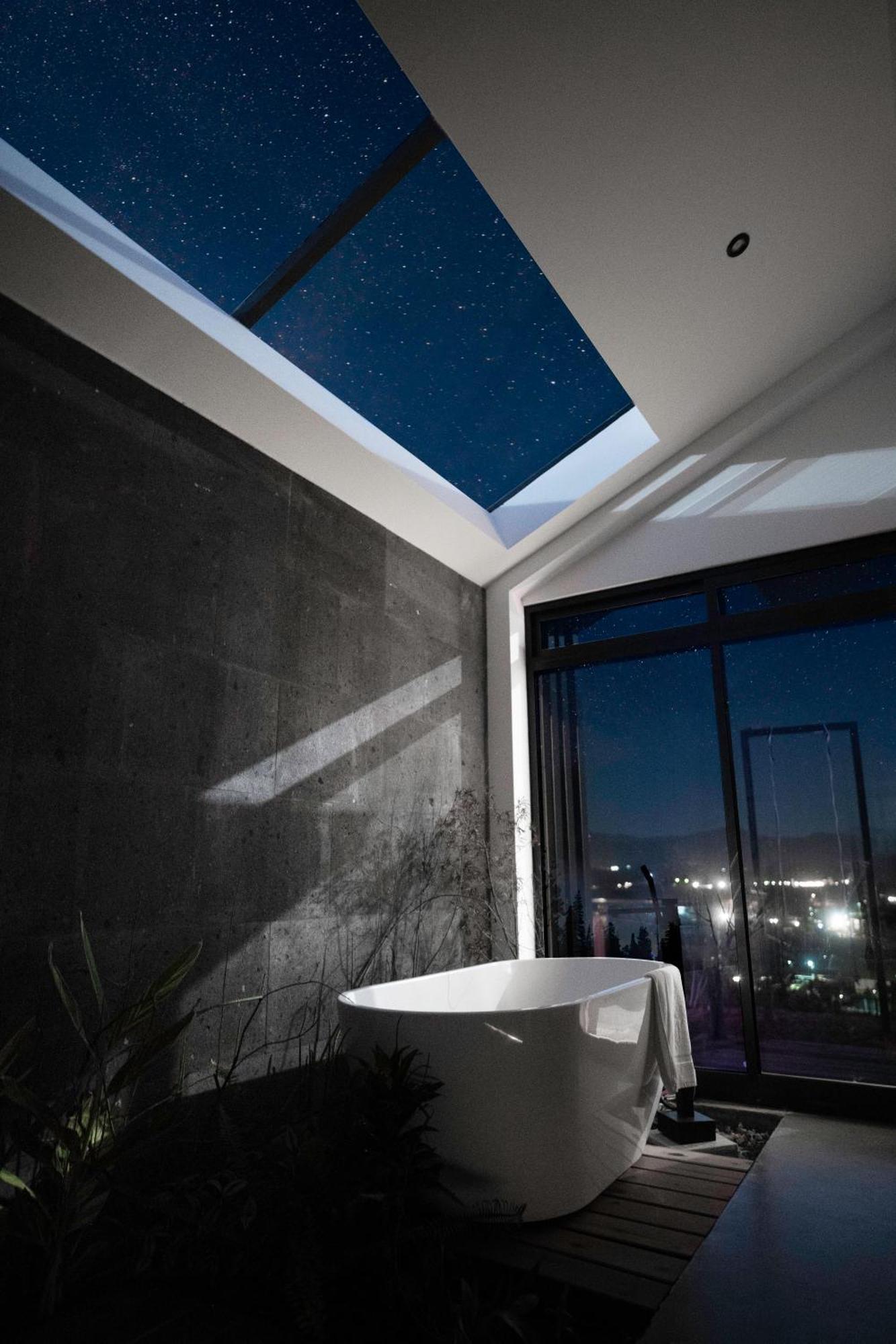 Bajo Estrellas Hotel Contemporaneo บาเย เด กัวลาลูเป ภายนอก รูปภาพ