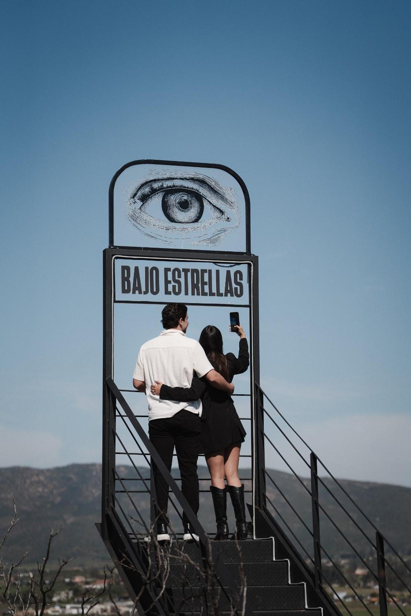 Bajo Estrellas Hotel Contemporaneo บาเย เด กัวลาลูเป ภายนอก รูปภาพ