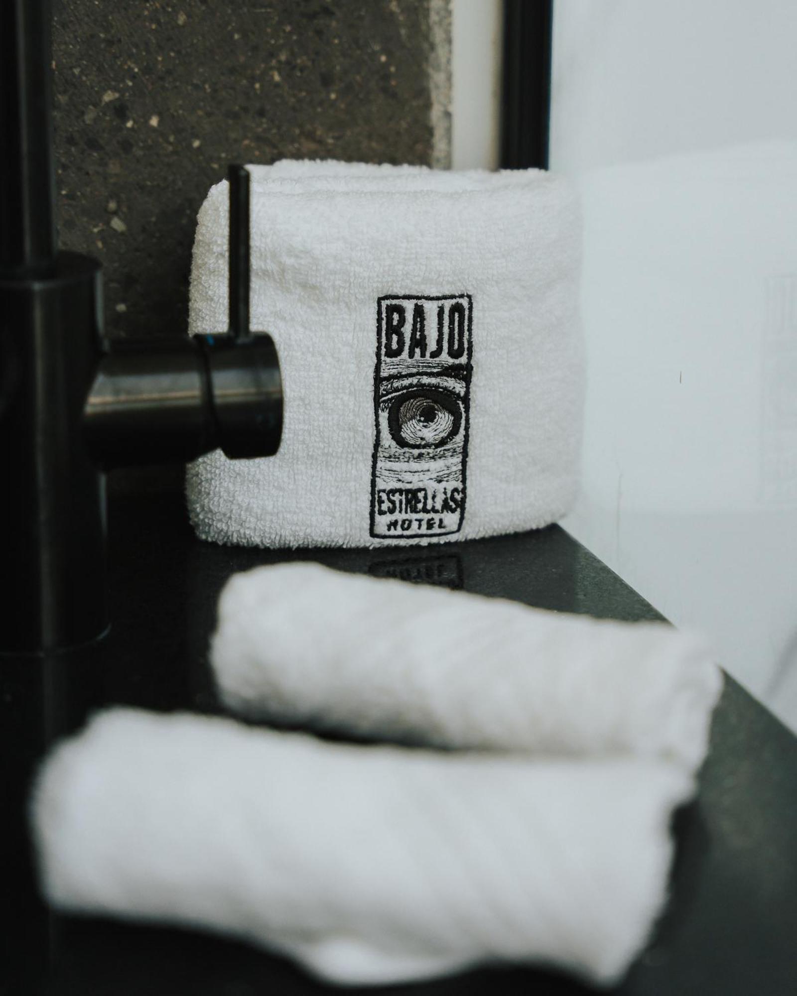 Bajo Estrellas Hotel Contemporaneo บาเย เด กัวลาลูเป ภายนอก รูปภาพ